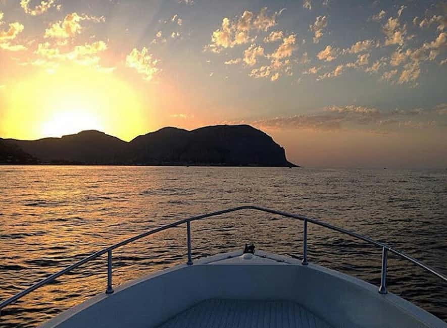 Aperitif on a boat at sunset at the Queen Cave - The Arenella Bay sunset stop: where the Queen Cave fits in