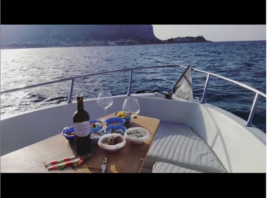 Aperitif on a boat at sunset at the Queen Cave - Price and value: is $84.96 worth it?