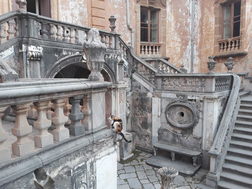 Bagheria: tour of Villa Palagonia and Street Food itinerary - Meeting locals and learning a bit of Sicilian dialect