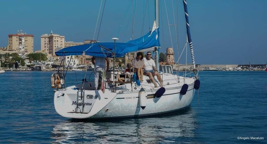 Boat trip Palermo - A note on comfort: bathrooms, crowds, and heat
