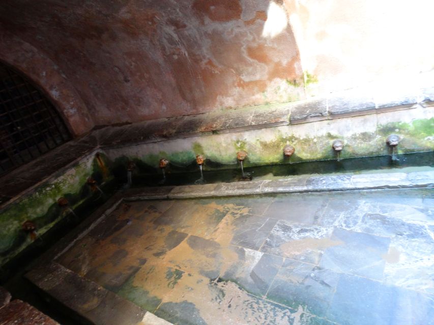 Cefalù: Guided Walking Tour & Cefalu Cathedral Mosaics - Following the coast: lighthouse views and the move to the fishing port