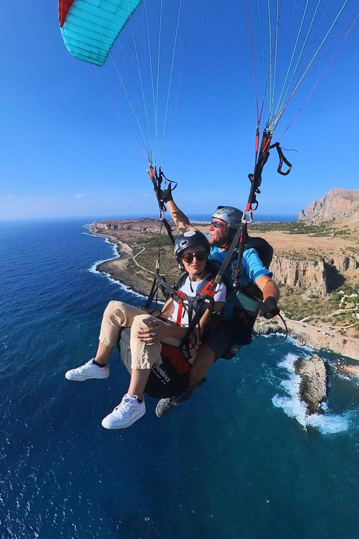 Cefalù: tandem paragliding flight and insta360 video - How the Tandem Flight Works (And Why the Briefing Matters)