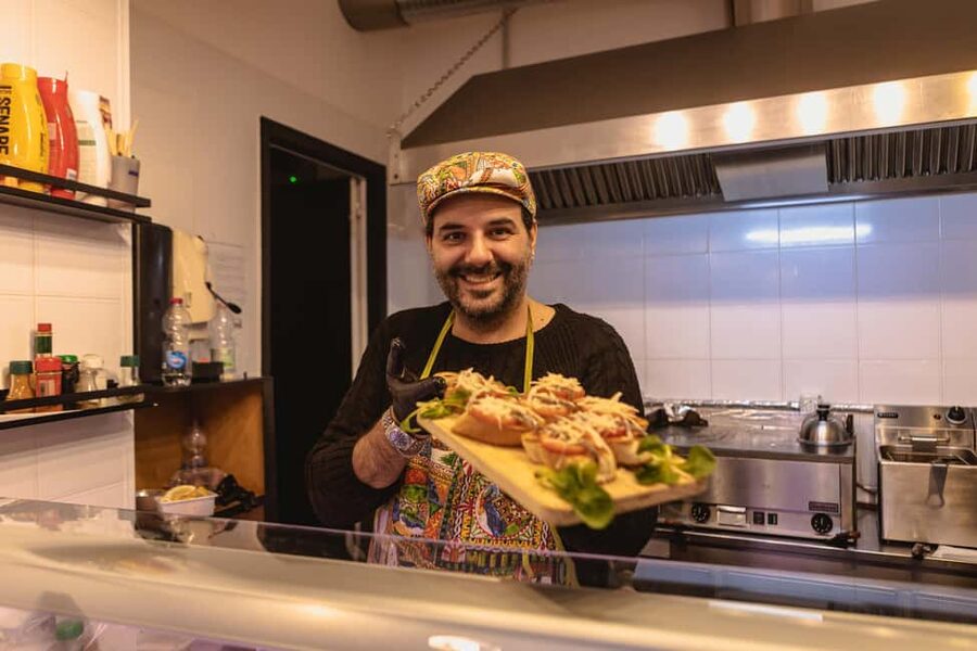 Eating Palermo: Evening Food & Wine Tour - The pizza lesson in a 5th-century palace: what makes Sicilian pizza different