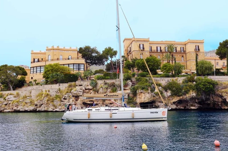Escursione di mezza di giornata in barca a vela - The Mid-Trip Water Stop: Aperitivo, Swimming, and Snorkeling