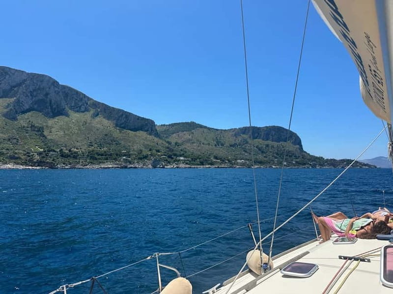 Escursione di mezza di giornata in barca a vela - Aperitivo and Sicilian Bites: Included Value, Not an Afterthought
