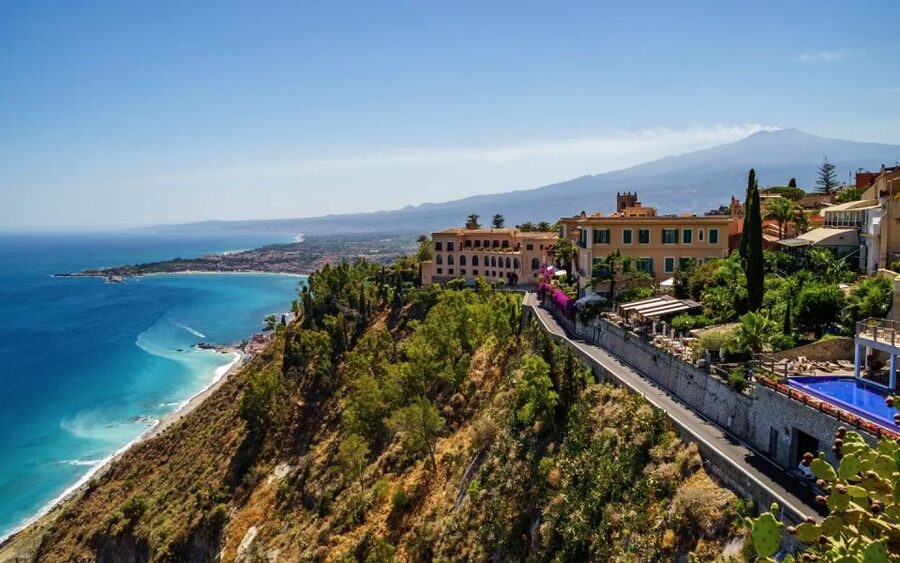 From Cefalù: Day Trip to Mount Etna and Taormina - From Cefalù early morning to an Etna view by bus