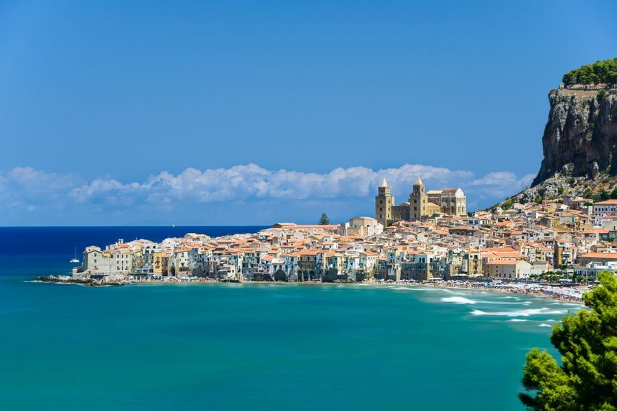 From Palermo: Monreale and Cefalù Half-Day Trip - Mandralisca Museum: Greek and Arab pottery in a short stop
