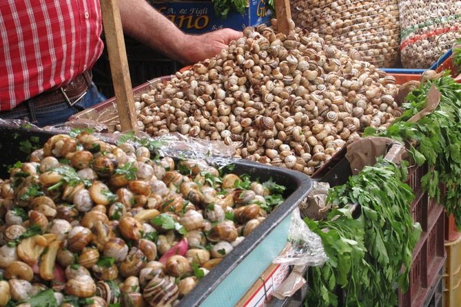 Guided tour of the historic center Palermo - Ending inside the Cape Market: food memories you can carry home