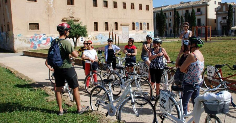 Palermo: Anti-mafia Bike Tour - Piazza Magione: history told from street level