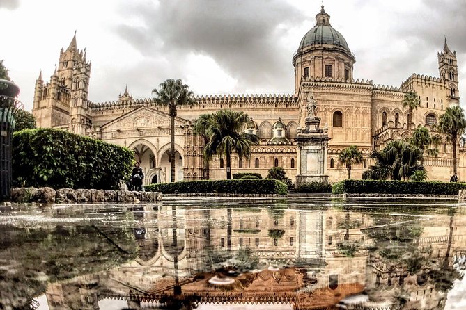 Palermo No Mafia walking tour: discover the Anti-mafia culture in Sicily - The open-air market stop: shopkeepers, fear, and everyday resistance