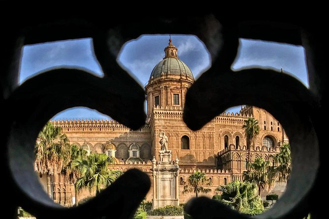 Palermo No Mafia walking tour: discover the Anti-mafia culture in Sicily - Palazzo Pretorio and City Hall: corruption, resistance, and the public square