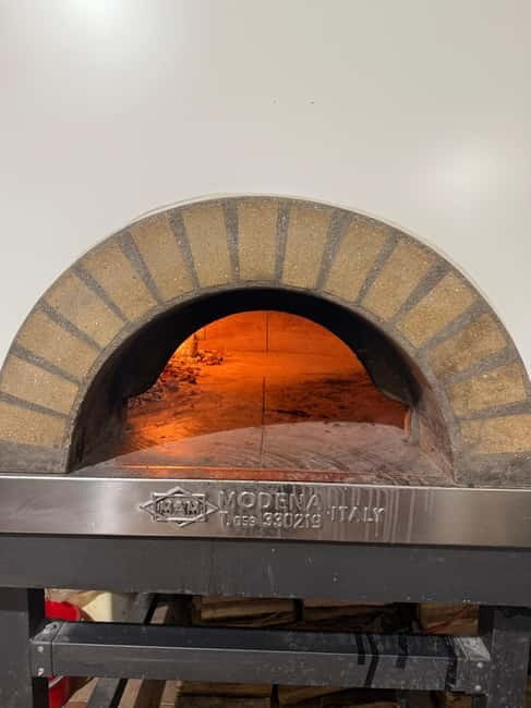 Palermo: Pizza & Tiramisu Class with Free Flowing Fine Wine - Shaping Your Margherita: Sauce, Toppings, and Ingredient Choices