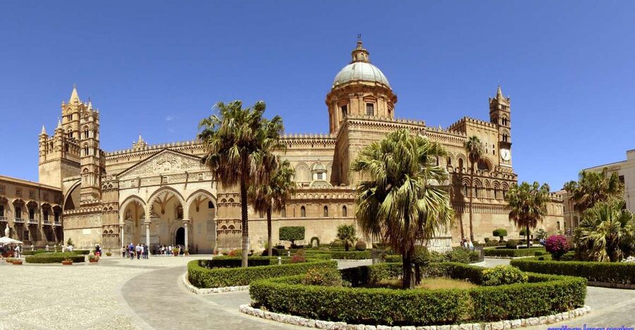 Palermo: three-hour private city tour - Fontana Pretoria: the Fountain of Shame and its 622-piece journey