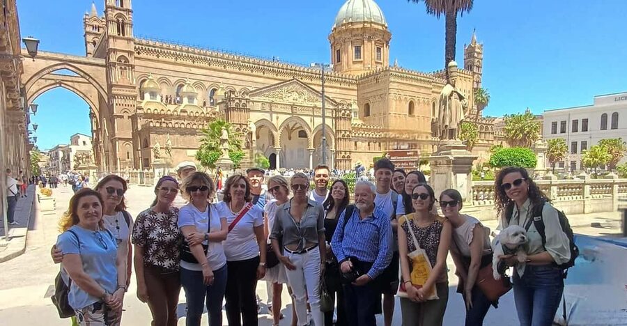 Palermo, tour tra monumenti unici e mercati colorati - Entering Palermo Cathedral: where Arab, Norman, and Gothic meet