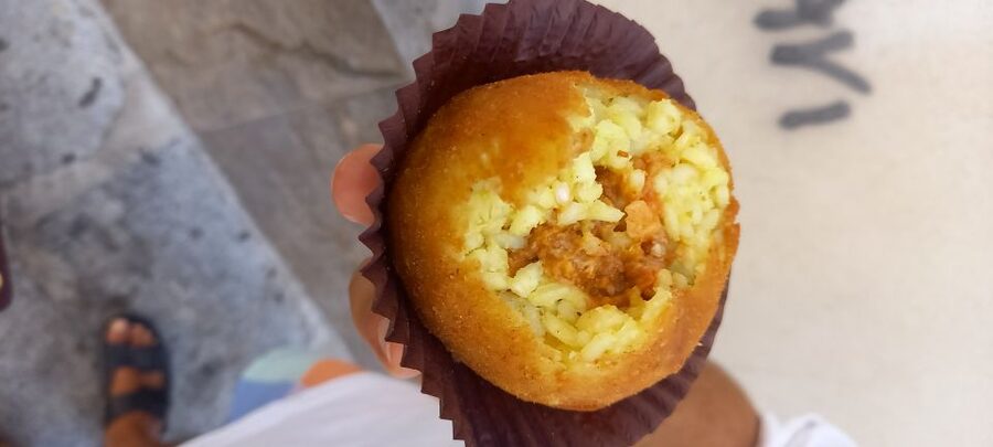 Palermo: Traditional Full Meal Food Tour with a Local - Fontana Pretoria dessert stop: cannoli and the cold-sweet finale