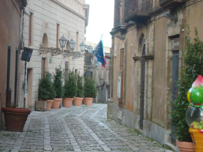 Private Monreale Cathedral and Cloister, Ceramic Lab tour - Local bakery Sicilian pizza tasting between the monuments