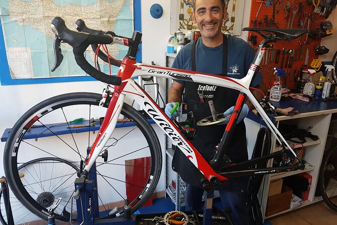 Rent a Carbon or Aluminum Road Bike in Sicily - Choosing your bike in Palermo: carbon vs aluminum, plus pedal fit
