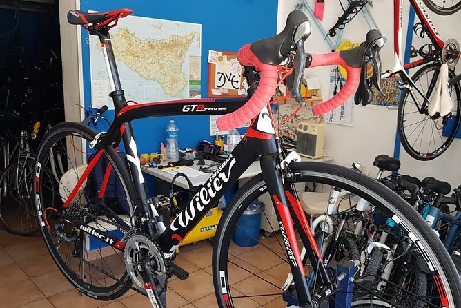 Rent road bike - Why this Palermo bike rental starts on Via Torquato Tasso