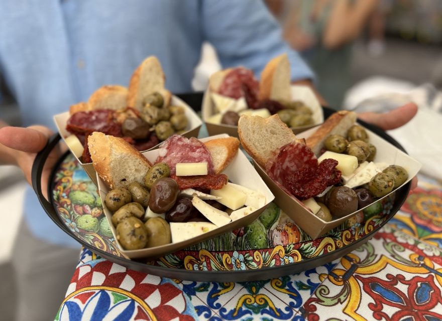 Secret Food Tours Palermo - Walking the main streets and the maze between them